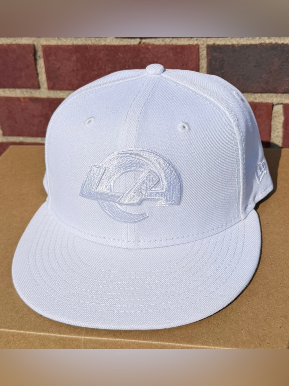 Brand new New Era Los Angeles Rams 59FIFTY Fitted Hat 7 3/4 – All White Tonal